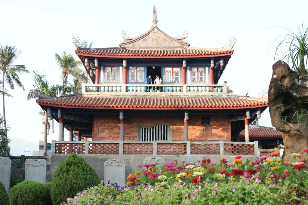 我們記得的風景，孩子只能在照片裡看。